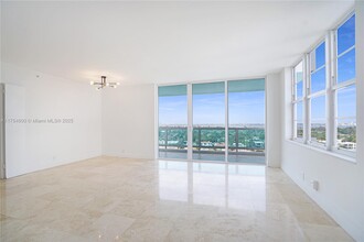 5101 Collins Ave in Miami Beach, FL - Building Photo - Building Photo