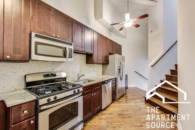 1806 N Sheffield Ave, Unit R