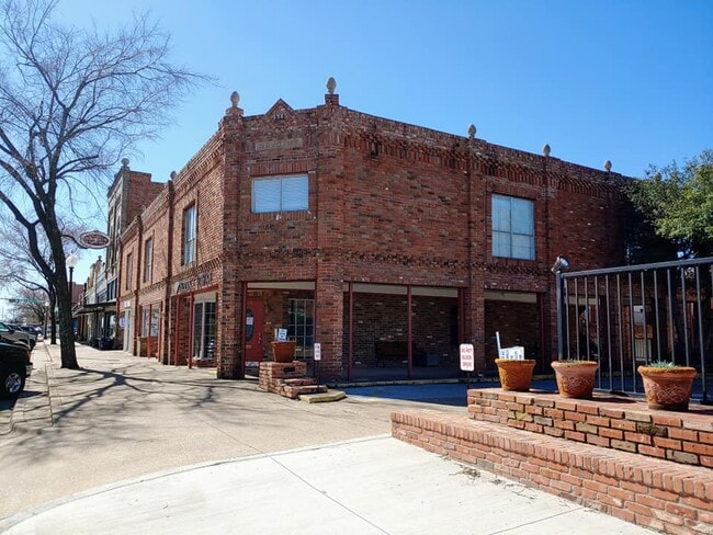 113 NW Main St, Unit 1