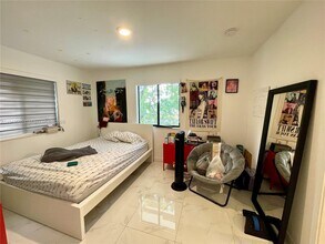 2957 NW 45th St in Miami, FL - Building Photo - Building Photo