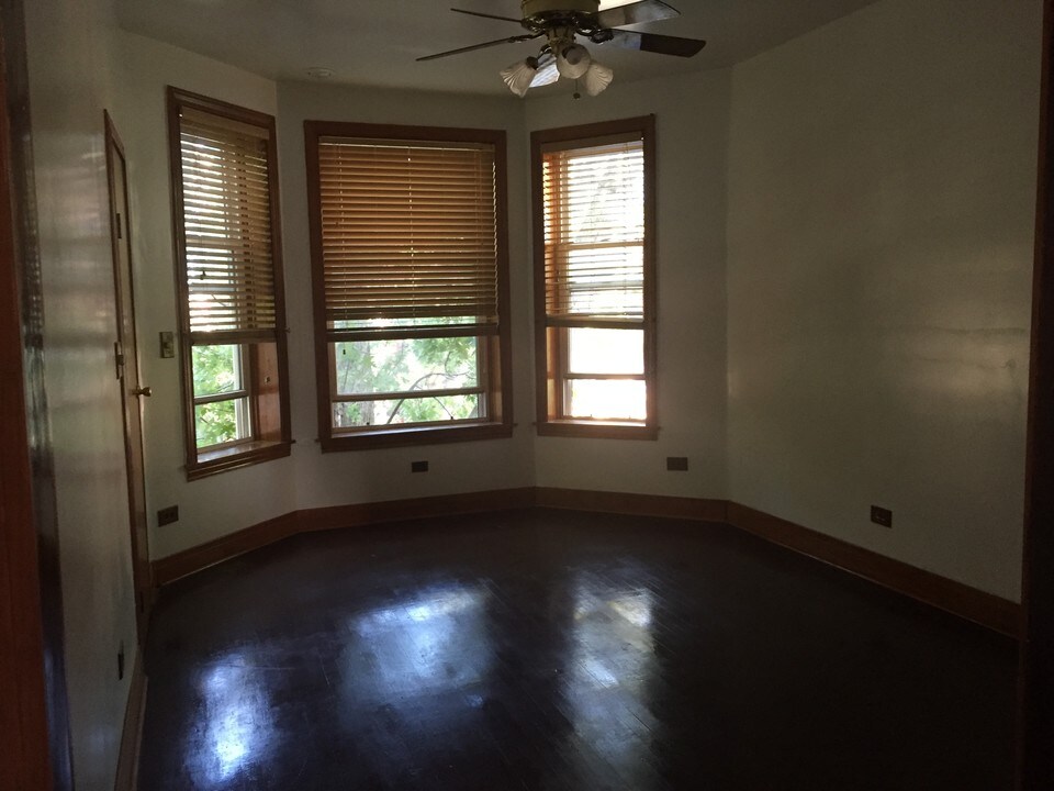 2310 S Albany Ave in Chicago, IL - Building Photo