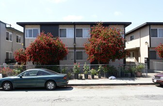 3284 Rolison Rd in Redwood City, CA - Building Photo - Building Photo