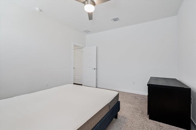 property at 3020 Louris Ln