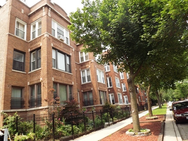 6844 S Ridgeland Ave in Chicago, IL - Building Photo - Building Photo