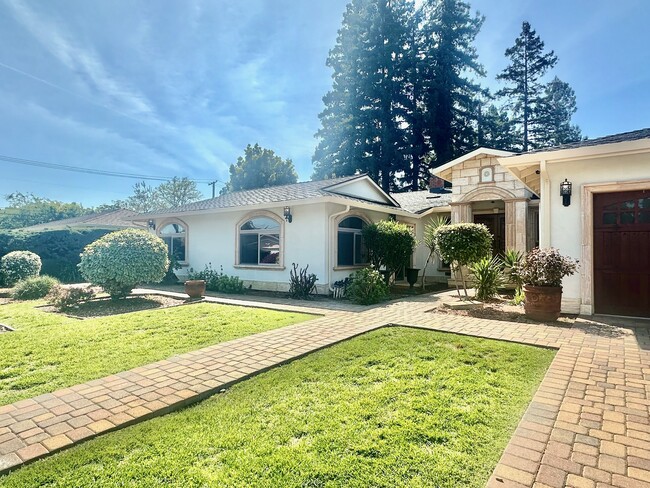 19536 Eric Dr in Saratoga, CA - Building Photo - Building Photo