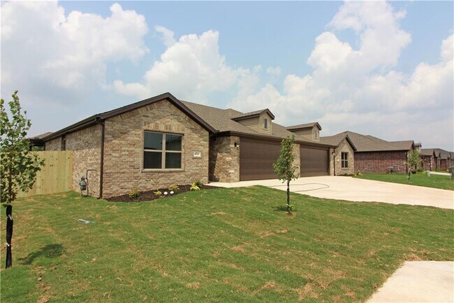 471 Barbet Dr in Centerton, AR - Building Photo - Building Photo