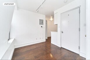 224 W 13th St in New York, NY - Building Photo