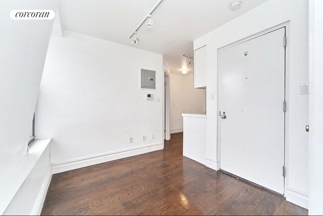 224 W 13th St in New York, NY - Building Photo - Building Photo