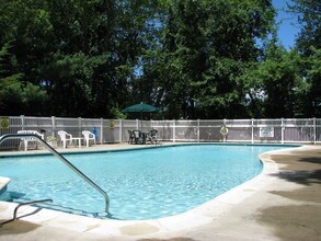 The Oaks Apartments in Manchester, CT - Foto de edificio - Building Photo