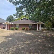 1007 North Broadway in Heber Springs, AR - Building Photo