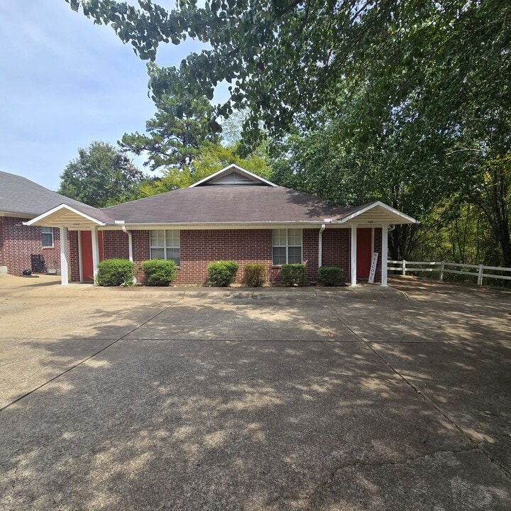 1007 N Broadway St in Heber Springs, AR - Building Photo