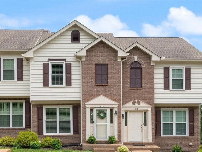 property at 1613 Brentwood Pointe