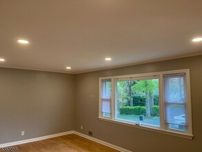 131 N Passaic Ave in Chatham, NJ - Building Photo - Building Photo