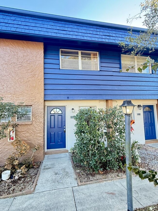 property at 2533 Country Club Dr