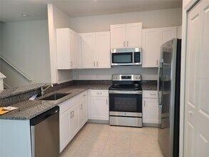 14349 Editors Note St in Sun City Center, FL - Building Photo - Building Photo