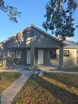 4352 6th St in Zephyrhills, FL - Building Photo