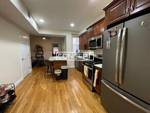 1027 Tremont St in Boston, MA - Foto de edificio - Building Photo