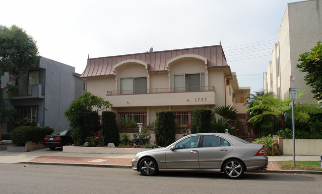 1737 Glendon Ave in Los Angeles, CA - Building Photo - Building Photo