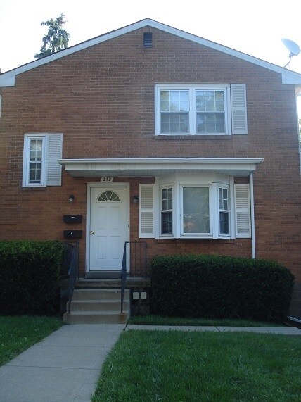 212 Oakwood Ave in Pittsburgh, PA - Building Photo