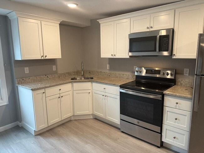 10 Leyden St, Unit 3 in Plymouth, MA - Building Photo - Building Photo