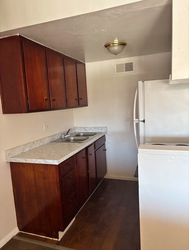 Las Flores Apartments in Brawley, CA - Building Photo - Building Photo