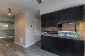 4616 Catalpa Dr. in Dayton, OH - Building Photo - Building Photo