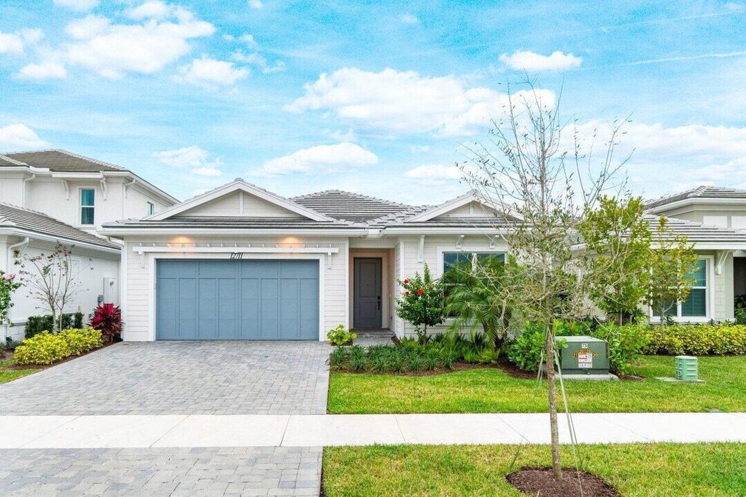 12711 Nautilus Cir in Palm Beach Gardens, FL - Foto de edificio