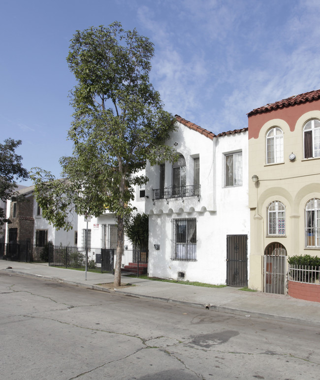 5613 Virginia Ave in Los Angeles, CA - Building Photo - Building Photo