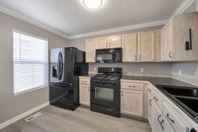 513 S 450 E in Clearfield, UT - Building Photo - Building Photo