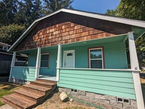 2496 Onyx St in Eugene, OR - Building Photo - Building Photo