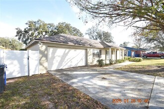 106 Jeffrey Dr in Brandon, FL - Building Photo - Building Photo