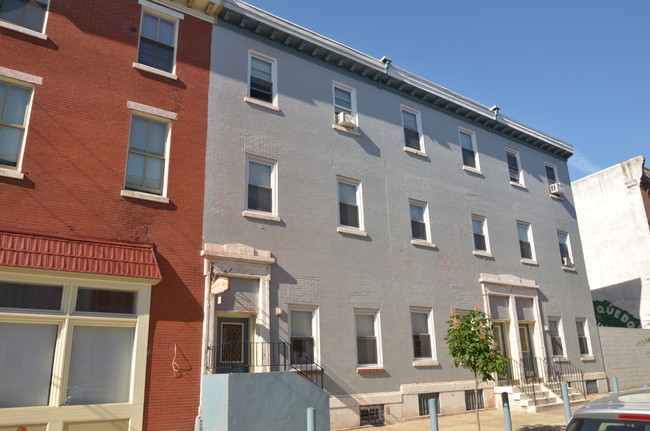 Maple Mount Vernon Apartments in Philadelphia, PA - Foto de edificio - Building Photo