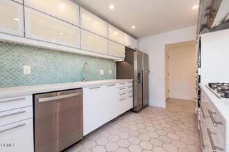 1000 E California Blvd in Pasadena, CA - Building Photo - Building Photo