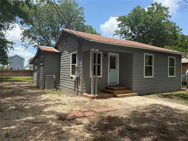 505 Ruddy St in Lockhart, TX - Building Photo - Building Photo