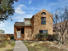 2049 Feather Ln in Lewisville, TX - Building Photo