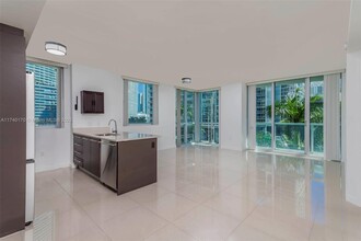 500 Brickell Ave, Unit 401 in Miami, FL - Building Photo - Building Photo