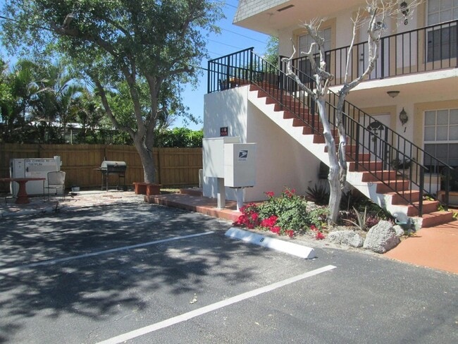 405 N Cypress Dr, Unit 4 in Jupiter, FL - Building Photo - Building Photo