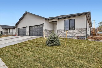 15 S Gray St in Lakewood, CO - Building Photo - Building Photo