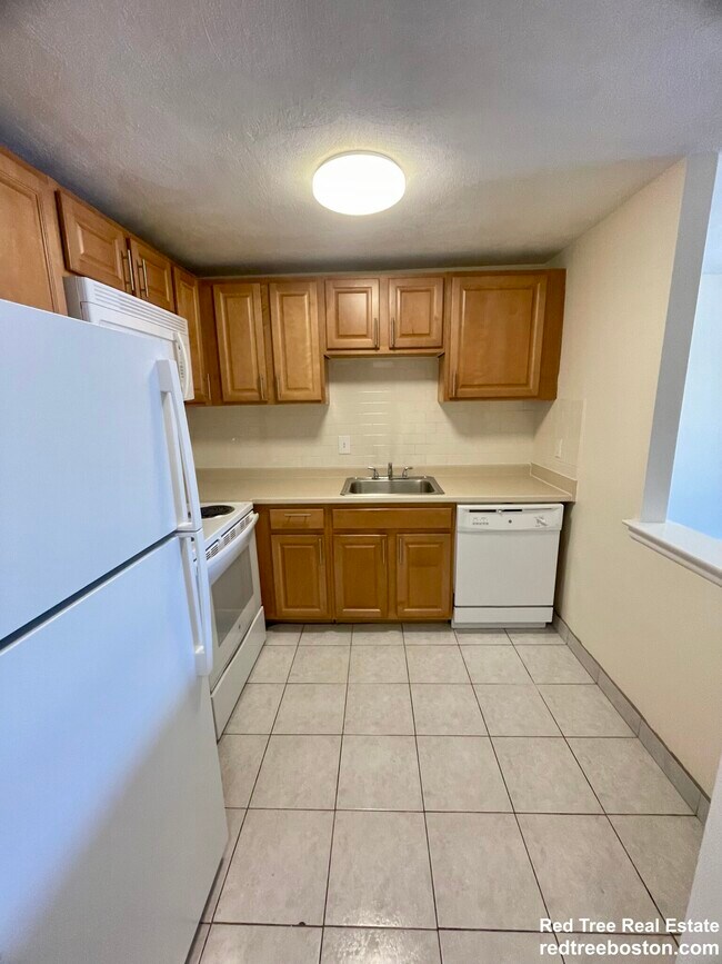 24 Whites Ave in Watertown, MA - Foto de edificio - Building Photo