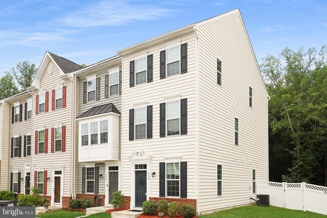 716 River Crest Way in Fredericksburg, VA - Building Photo - Building Photo