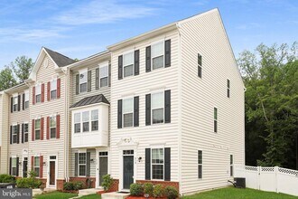 716 River Crest Way in Fredericksburg, VA - Building Photo - Building Photo