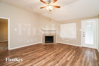 729 Ridge Top Dr in Burleson, TX - Foto de edificio - Building Photo