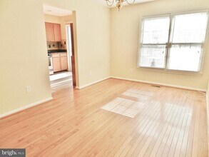 4235 Fox Lake Dr in Fairfax, VA - Building Photo - Building Photo