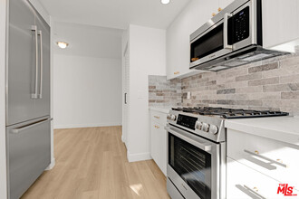 7914 Norton Ave in West Hollywood, CA - Building Photo - Building Photo