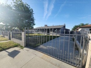 1609 Fairview Rd in Bakersfield, CA - Building Photo - Building Photo
