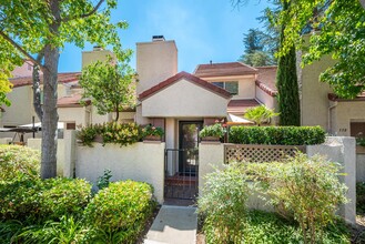 328 Via Colinas in Westlake Village, CA - Foto de edificio - Building Photo