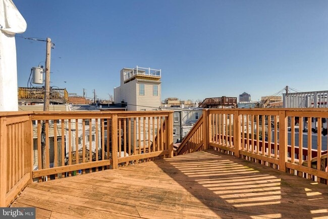 property at 815 S Linwood Ave