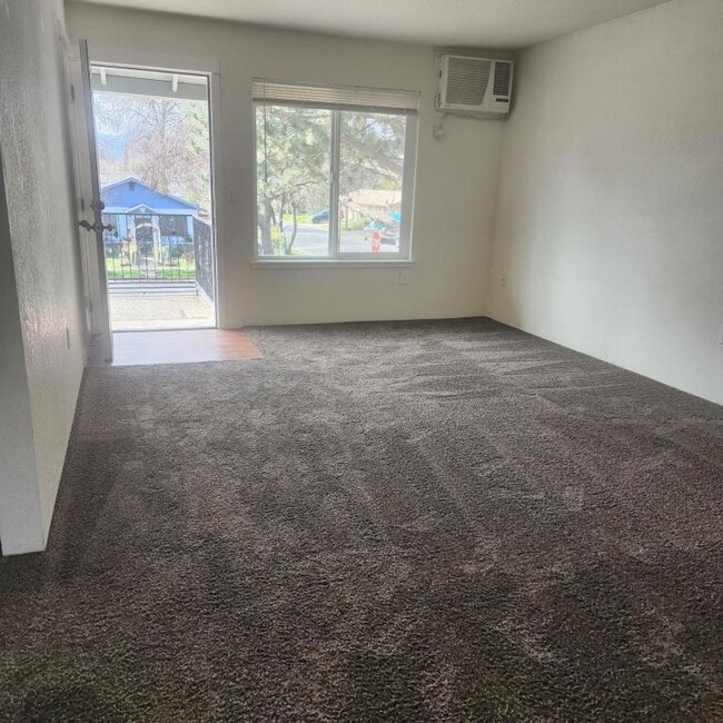 444 NW D St in Grants Pass, OR - Building Photo - Building Photo