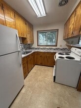 163 NE Lincoln Ct in Hillsboro, OR - Building Photo - Building Photo