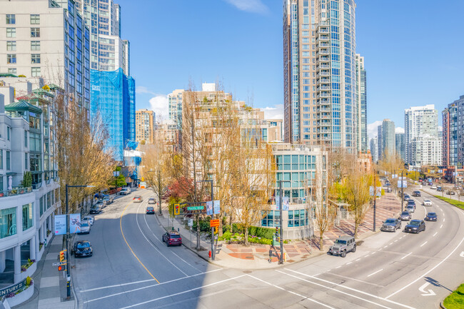 Governor's Villas I in Vancouver, BC - Building Photo - Building Photo